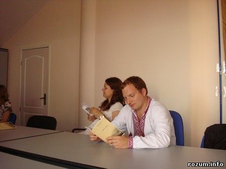 Презентація книжки Мечеслава Рисича, 1 засідання УТК. Вероніка Конончук зачитується поезією геніального поета
